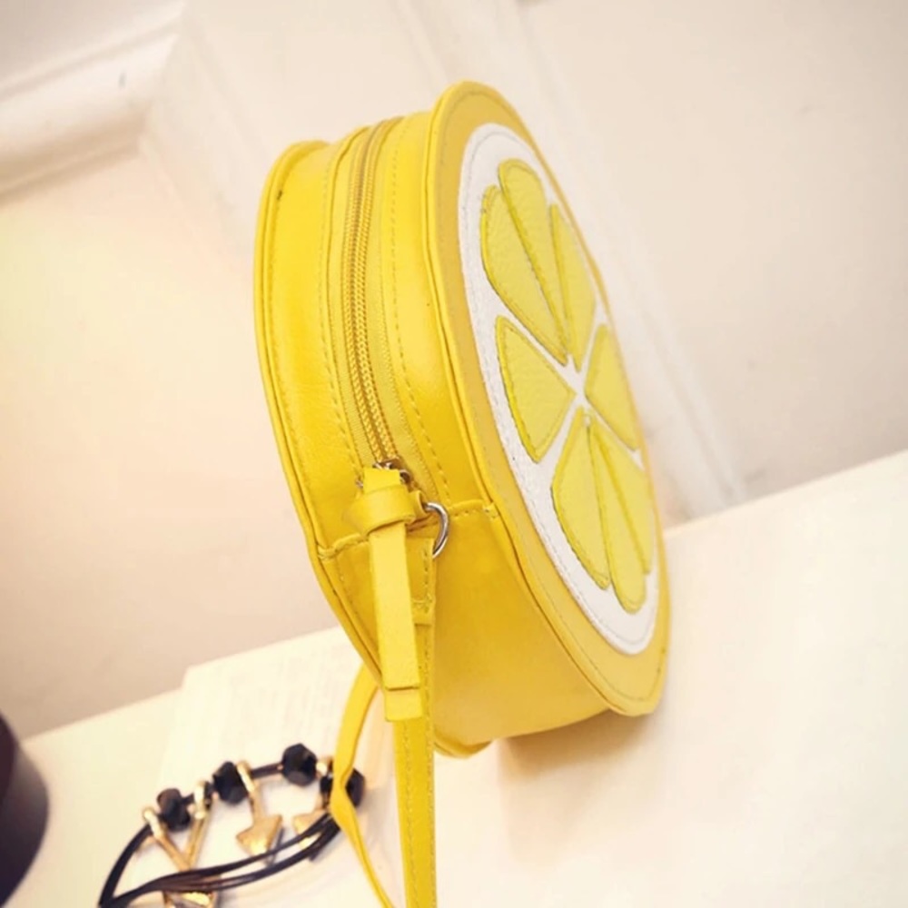 πAdorable Lemon Purse - Picture 2 of 3
